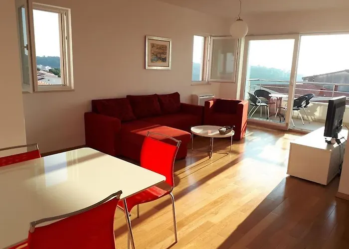 Apartment Lucija - Cozy Flat In The City Center With A Sea View & Parking