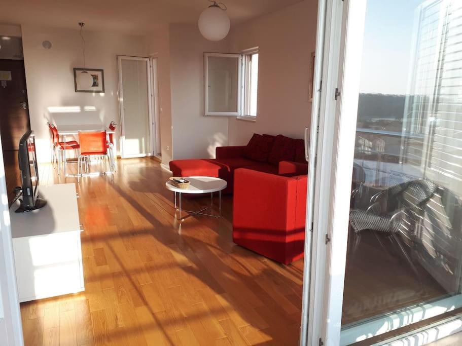 Lucija - Cozy Flat In The Center With A Sea View & Parking * Makarska