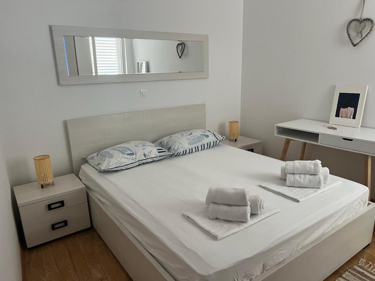 Apartment Lucija - Cozy Flat In The Center With A Sea View & Parking Makarska