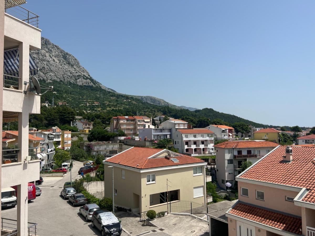 Apartment Lucija - Cozy Flat In The Center With A Sea View & Parking Makarska