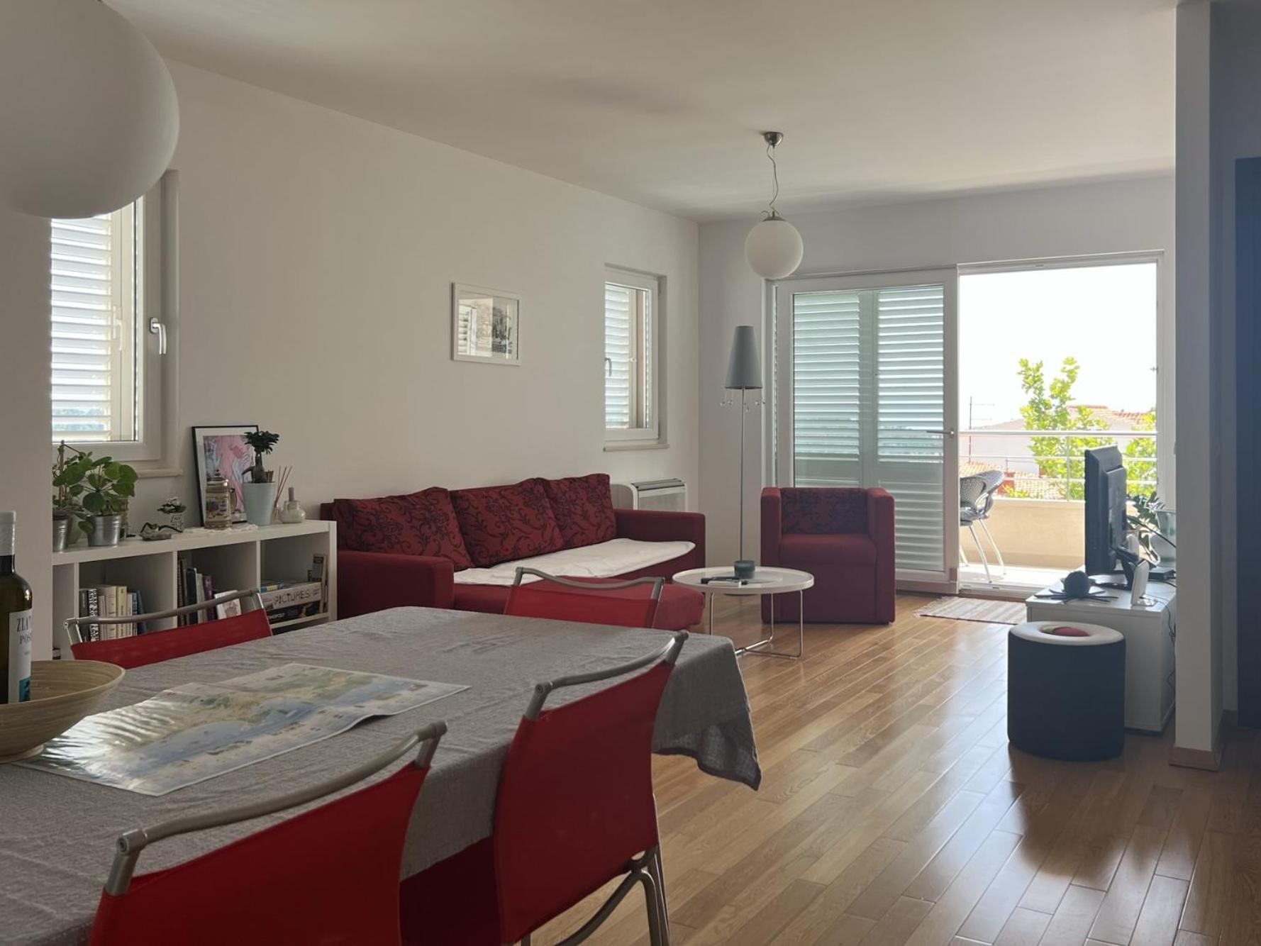 Apartment Lucija - Cozy Flat In The Center With A Sea View & Parking Makarska