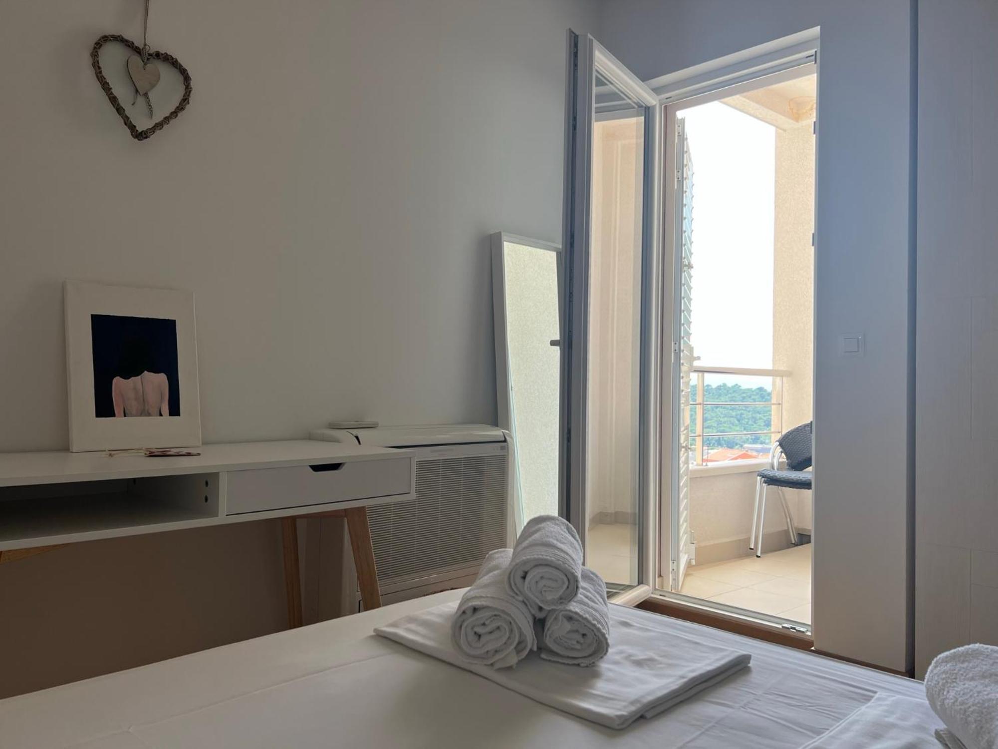 Lucija - Cozy Flat In The Center With A Sea View & Parking Apartment Makarska